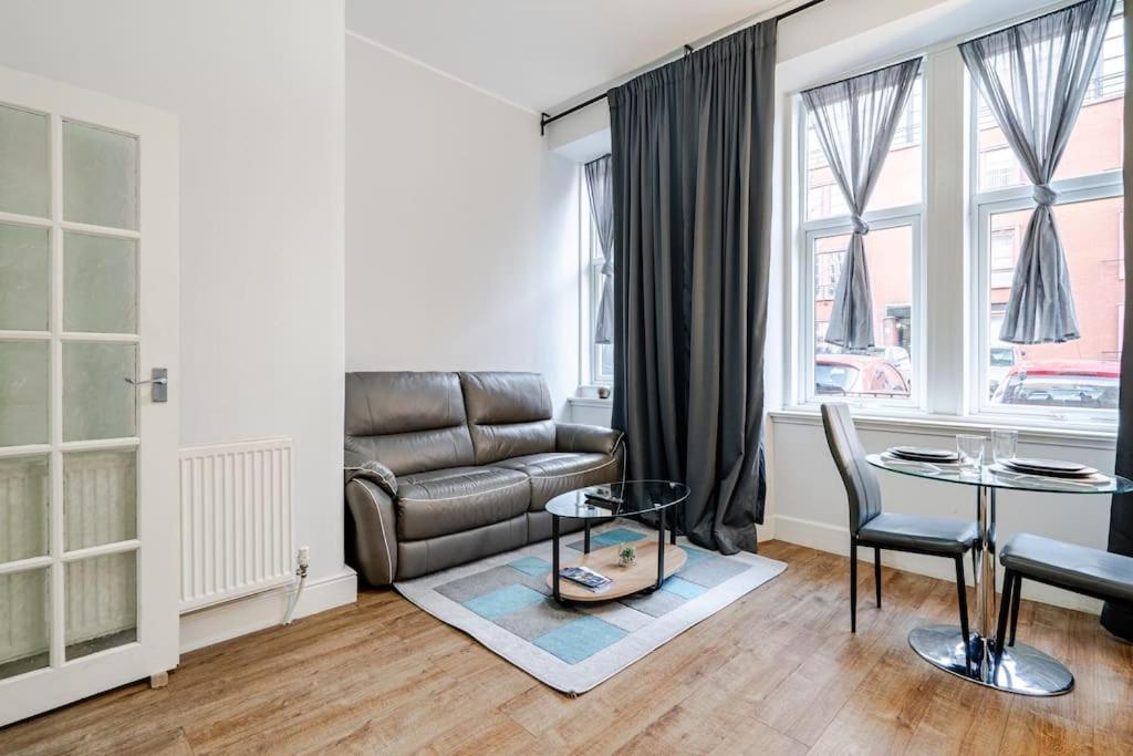 דירות גלאזגו Stunning Ground Floor Flat In Southside. מראה חיצוני תמונה